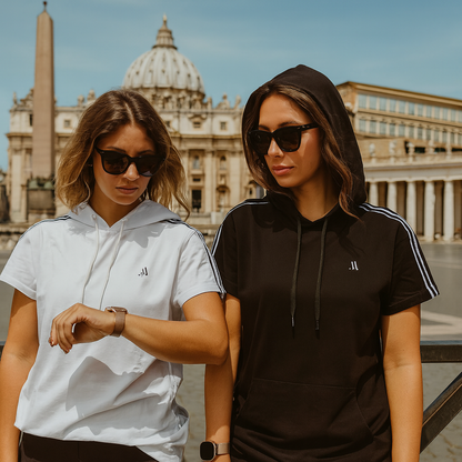 ✨ Urban Classic Duo + Smartwatch ✨  Compra tu camiseta y recibe GRATIS el reloj de la modelo.